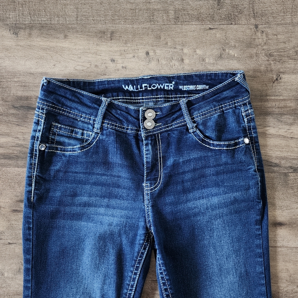 Wallflower Luscious Curvy Bootcut Blue Jean Size 7 - Picture 3 of 16